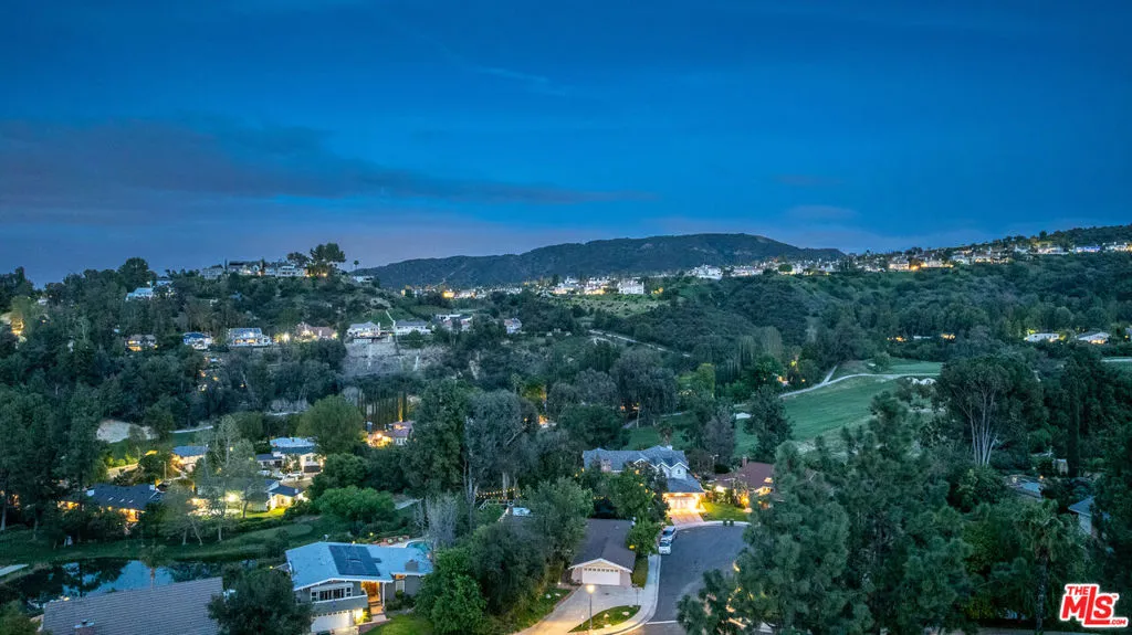 Tarzana, California 91356, United States, 3 Bedrooms Bedrooms, ,3 BathroomsBathrooms,Residential,Pending,102034