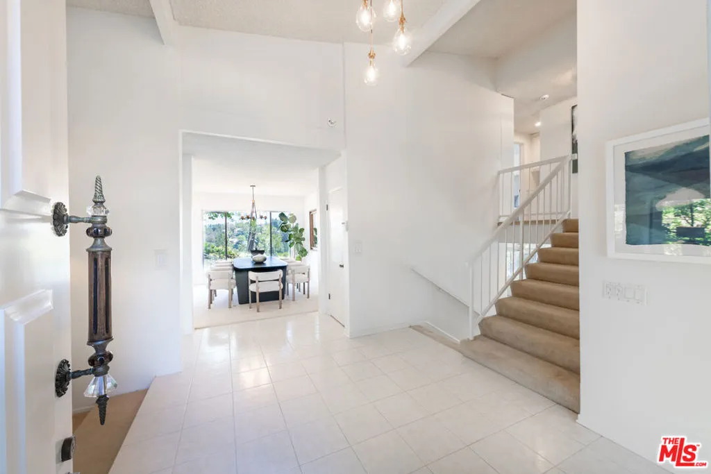 Tarzana, California 91356, United States, 3 Bedrooms Bedrooms, ,3 BathroomsBathrooms,Residential,Pending,102034