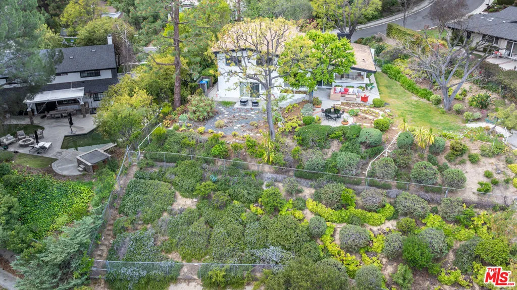 Tarzana, California 91356, United States, 3 Bedrooms Bedrooms, ,3 BathroomsBathrooms,Residential,Pending,102034