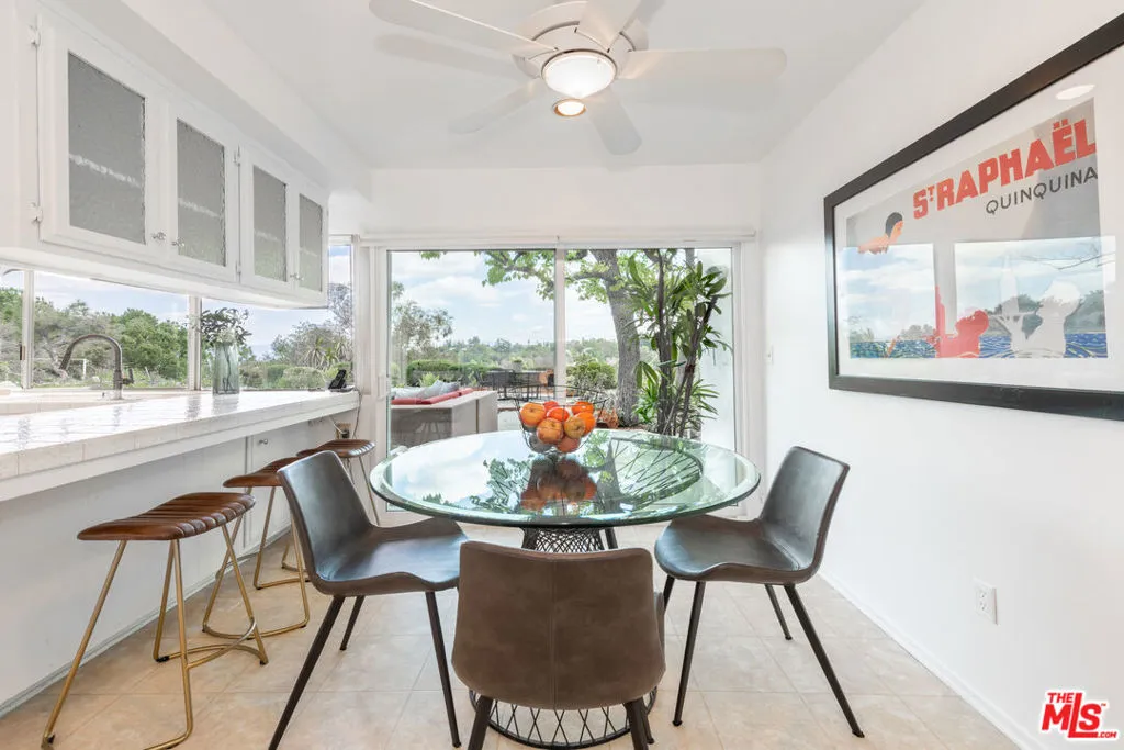 Tarzana, California 91356, United States, 3 Bedrooms Bedrooms, ,3 BathroomsBathrooms,Residential,Pending,102034