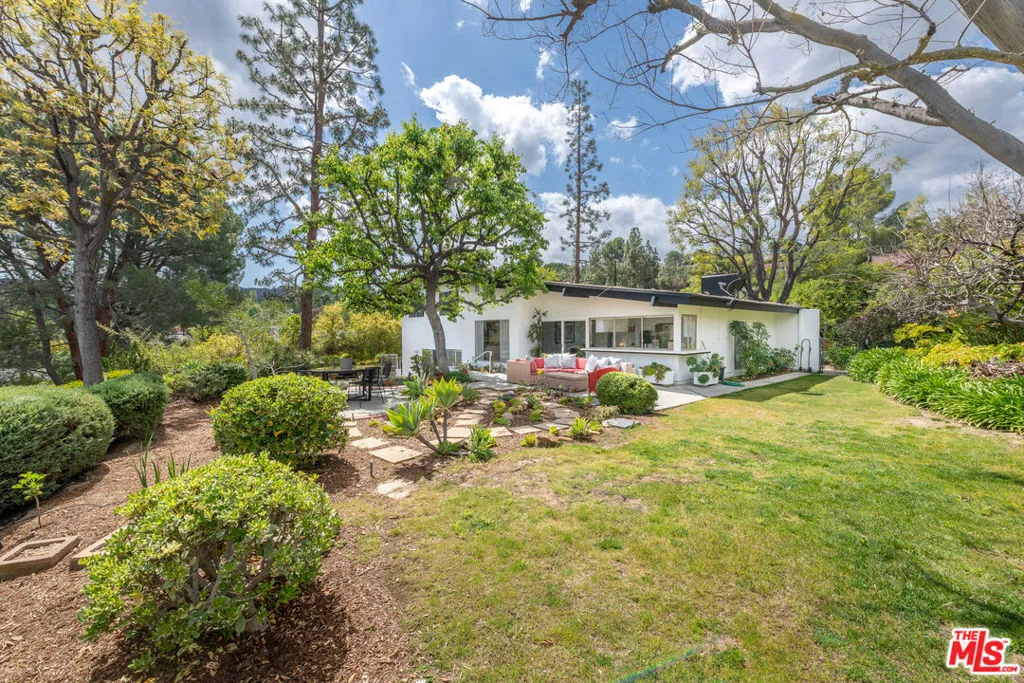 Tarzana, California 91356, United States, 3 Bedrooms Bedrooms, ,3 BathroomsBathrooms,Residential,Pending,102034