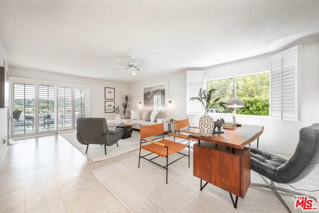 Tarzana, California 91356, United States, 3 Bedrooms Bedrooms, ,3 BathroomsBathrooms,Residential,Pending,102034