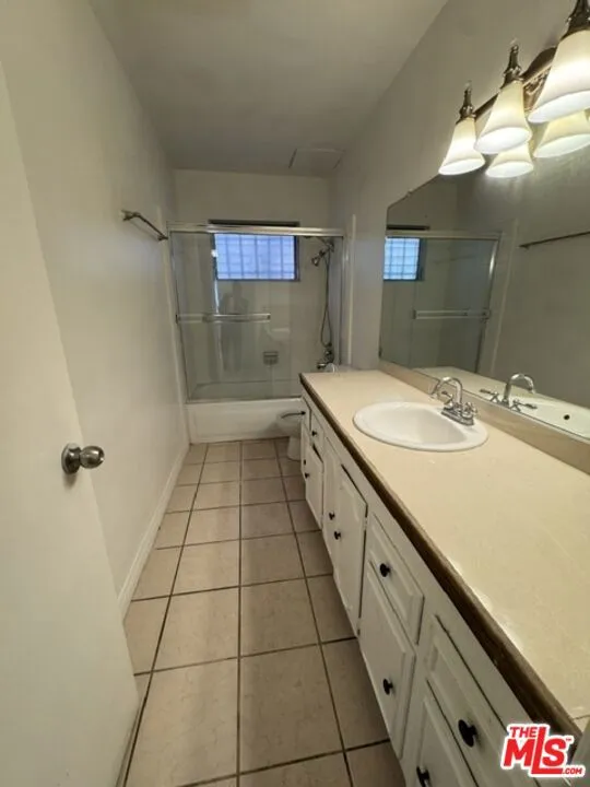 Beverly Hills, California 90211, United States, 3 Bedrooms Bedrooms, ,2 BathroomsBathrooms,Residential,Active,93952