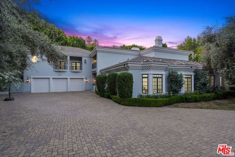 4923 Amigo Avenue Tarzana CA 91356