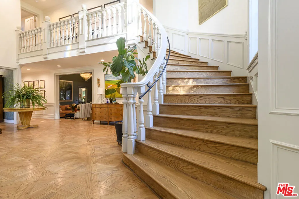 Woodland Hills, California 91364, United States, 4 Bedrooms Bedrooms, ,7 BathroomsBathrooms,Residential,Active,17146