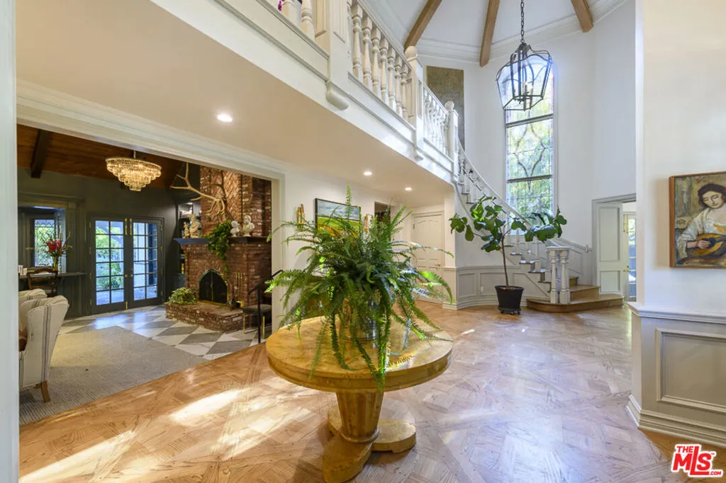 Woodland Hills, California 91364, United States, 4 Bedrooms Bedrooms, ,7 BathroomsBathrooms,Residential,Active,17146