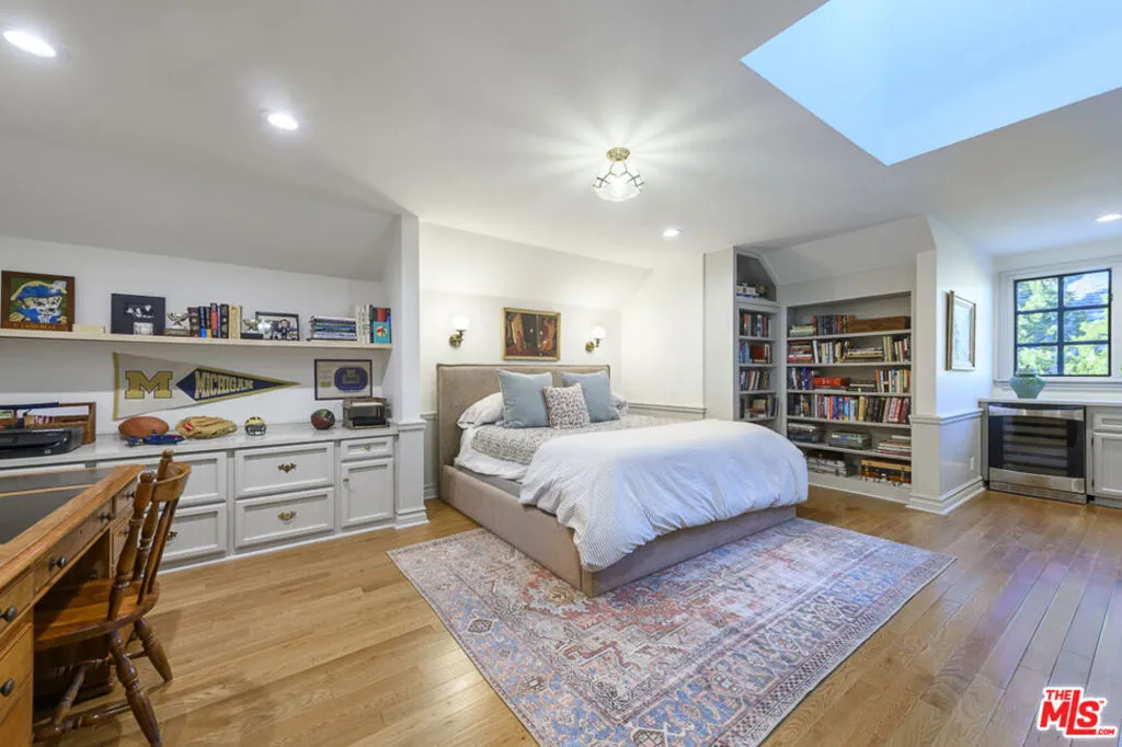 Woodland Hills, California 91364, United States, 4 Bedrooms Bedrooms, ,7 BathroomsBathrooms,Residential,Active,17146