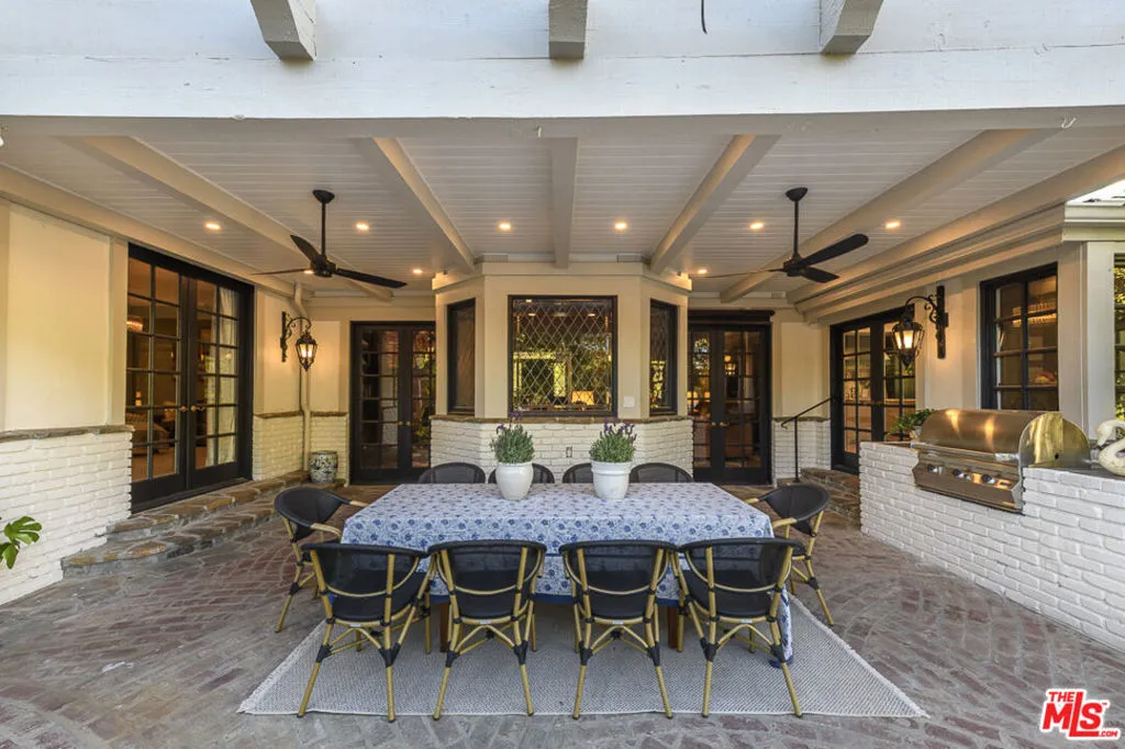 Woodland Hills, California 91364, United States, 4 Bedrooms Bedrooms, ,7 BathroomsBathrooms,Residential,Active,17146