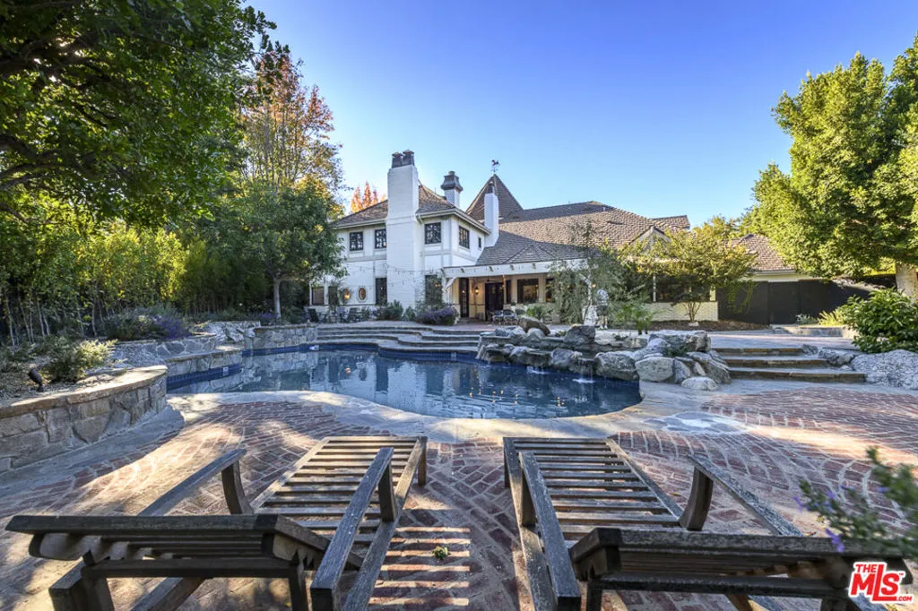 Woodland Hills, California 91364, United States, 4 Bedrooms Bedrooms, ,7 BathroomsBathrooms,Residential,Active,17146