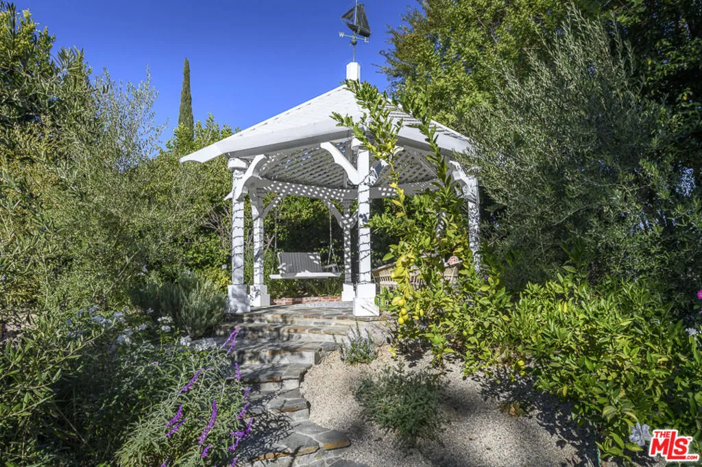 Woodland Hills, California 91364, United States, 4 Bedrooms Bedrooms, ,7 BathroomsBathrooms,Residential,Active,17146