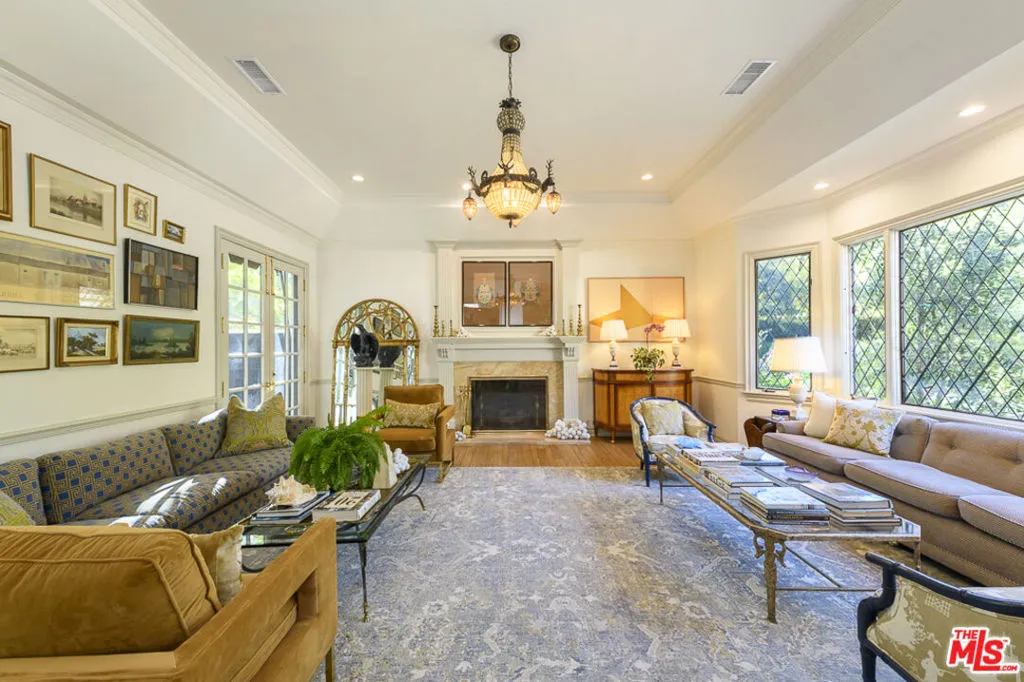 Woodland Hills, California 91364, United States, 4 Bedrooms Bedrooms, ,7 BathroomsBathrooms,Residential,Active,17146