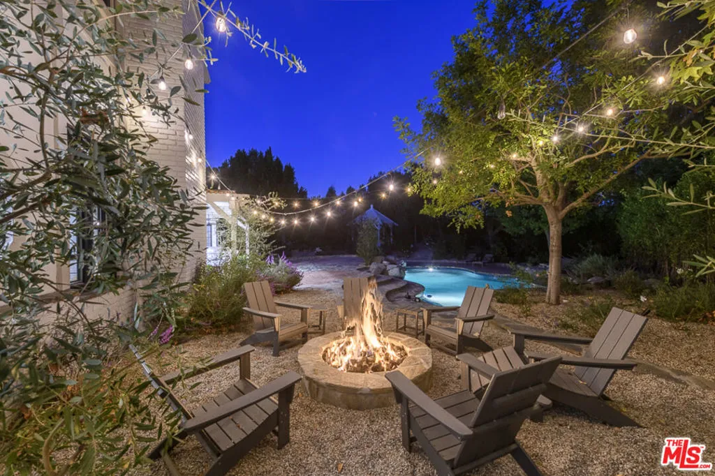 Woodland Hills, California 91364, United States, 4 Bedrooms Bedrooms, ,7 BathroomsBathrooms,Residential,Active,17146