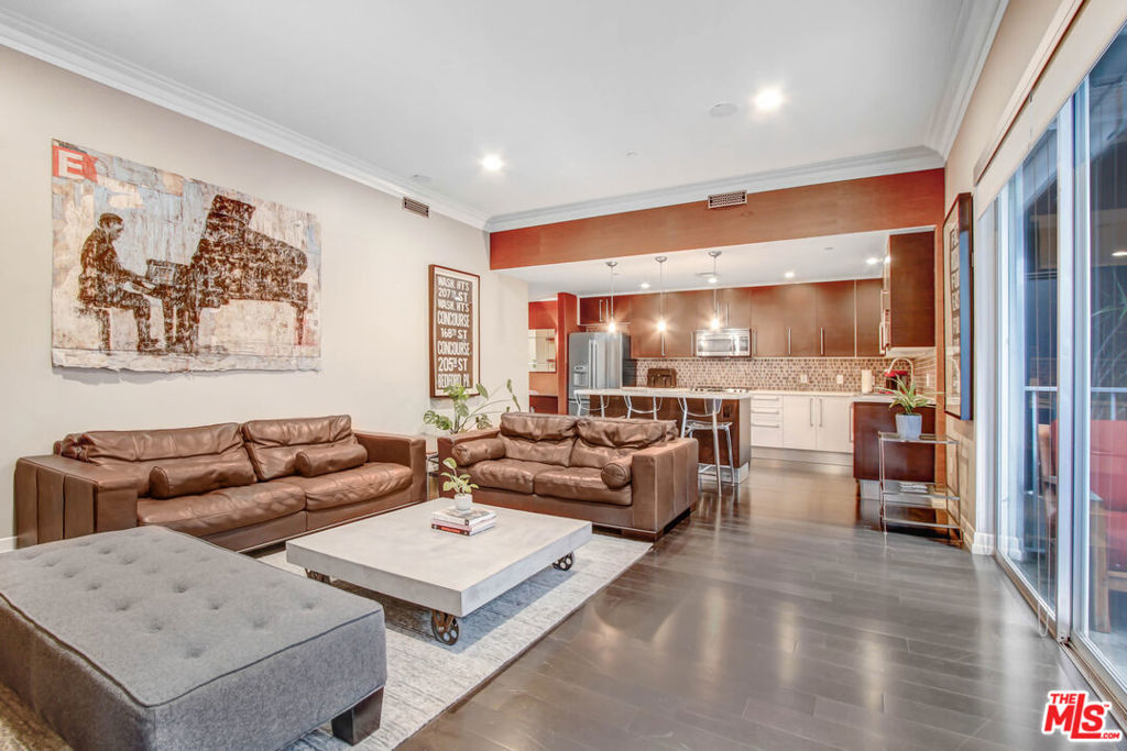 1050 N Gardner Street 2