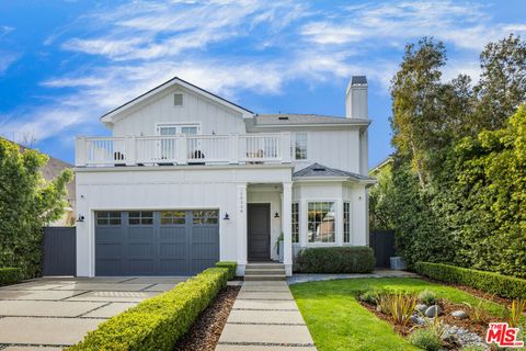 Single Family Residence in Los Angeles CA 10358 Rossbury Place.jpg