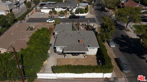 A home in Mission Hills (San Fernando)