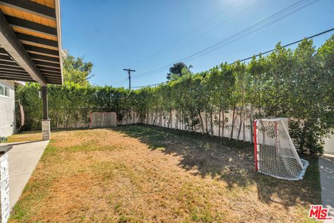 A home in Mission Hills (San Fernando)