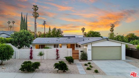 20523 Tiara Street Woodland Hills CA 91367