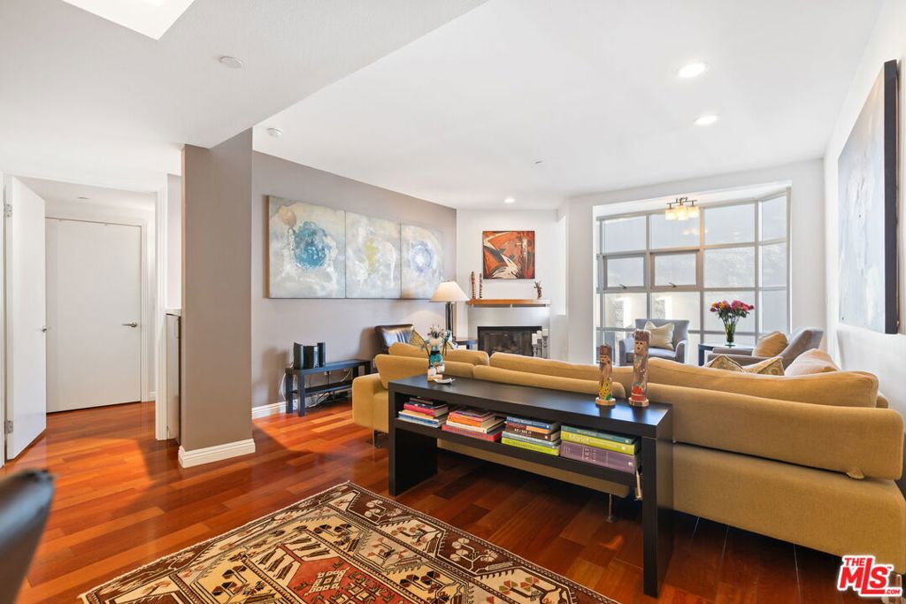 Properties 1 171 N Church Lane 511