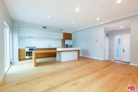 MLS: 25503735