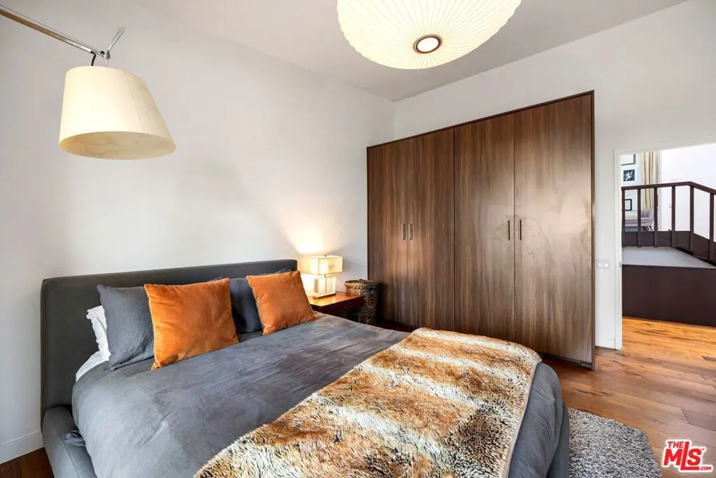 Los Angeles, California 90049, United States, 5 Bedrooms Bedrooms, ,4 BathroomsBathrooms,Residential,Active,79311