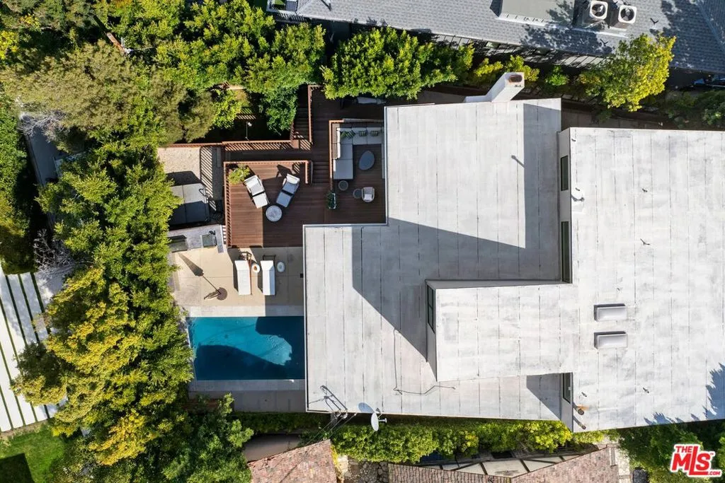 Los Angeles, California 90049, United States, 5 Bedrooms Bedrooms, ,4 BathroomsBathrooms,Residential,Active,79311