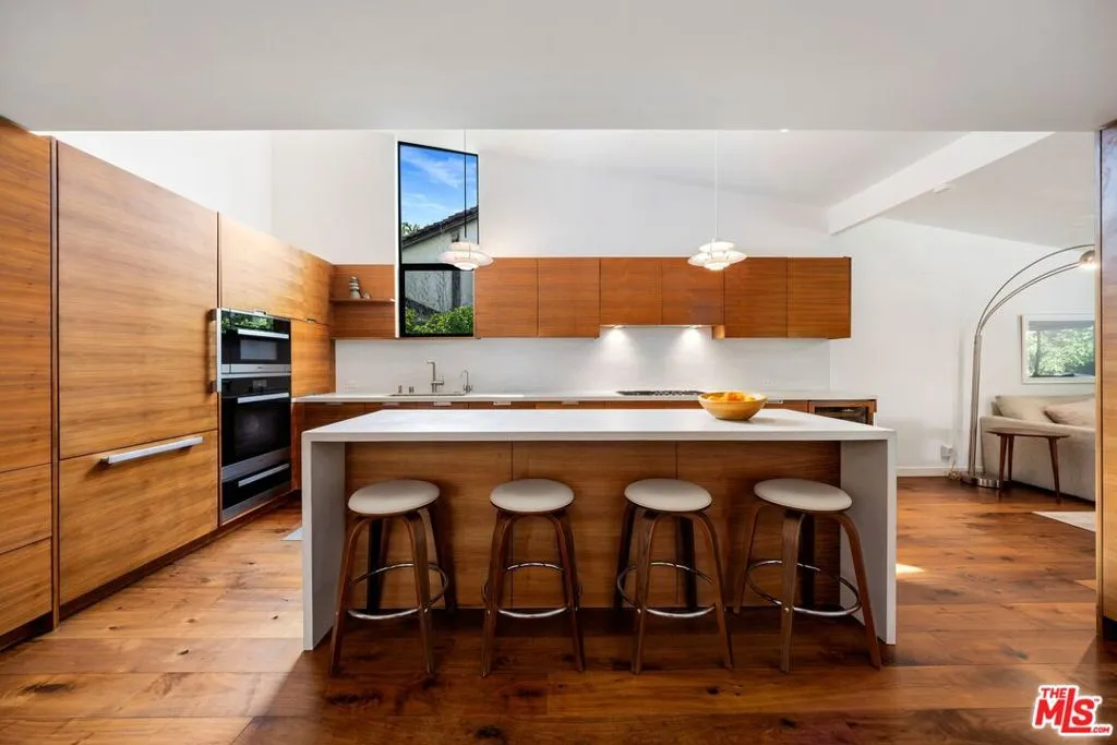 Los Angeles, California 90049, United States, 5 Bedrooms Bedrooms, ,4 BathroomsBathrooms,Residential,Active,79311