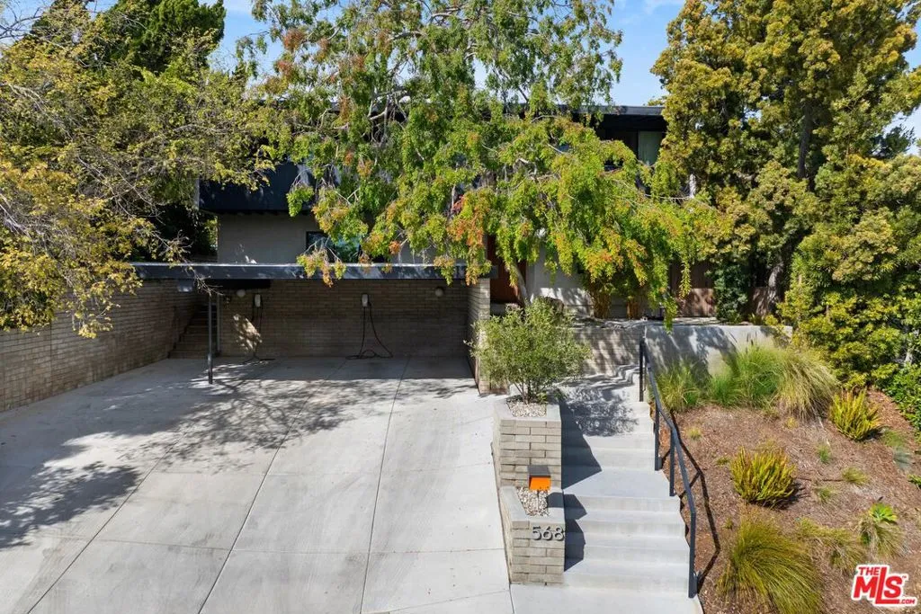 Los Angeles, California 90049, United States, 5 Bedrooms Bedrooms, ,4 BathroomsBathrooms,Residential,Active,79311