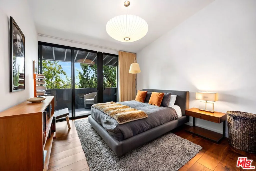 Los Angeles, California 90049, United States, 5 Bedrooms Bedrooms, ,4 BathroomsBathrooms,Residential,Active,79311