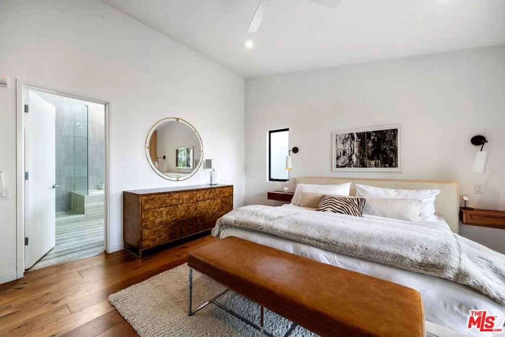 Los Angeles, California 90049, United States, 5 Bedrooms Bedrooms, ,4 BathroomsBathrooms,Residential,Active,79311