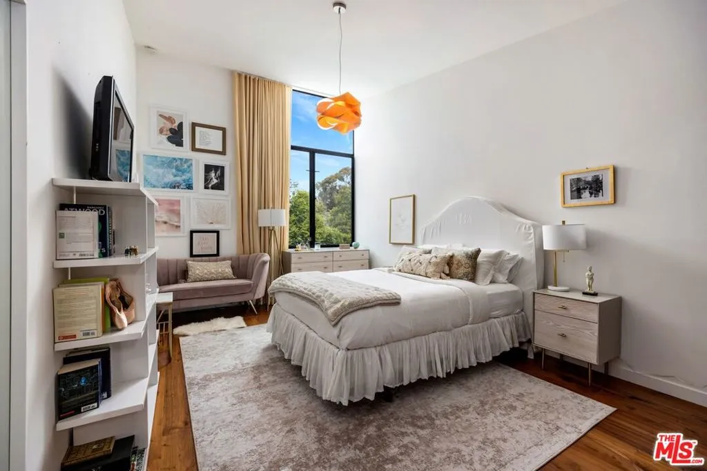 Los Angeles, California 90049, United States, 5 Bedrooms Bedrooms, ,4 BathroomsBathrooms,Residential,Active,79311