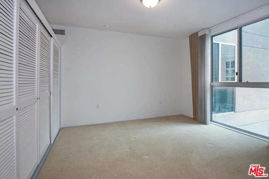 Los Angeles, California 90012, United States, 2 Bedrooms Bedrooms, ,2 BathroomsBathrooms,Residential,Pending,67733