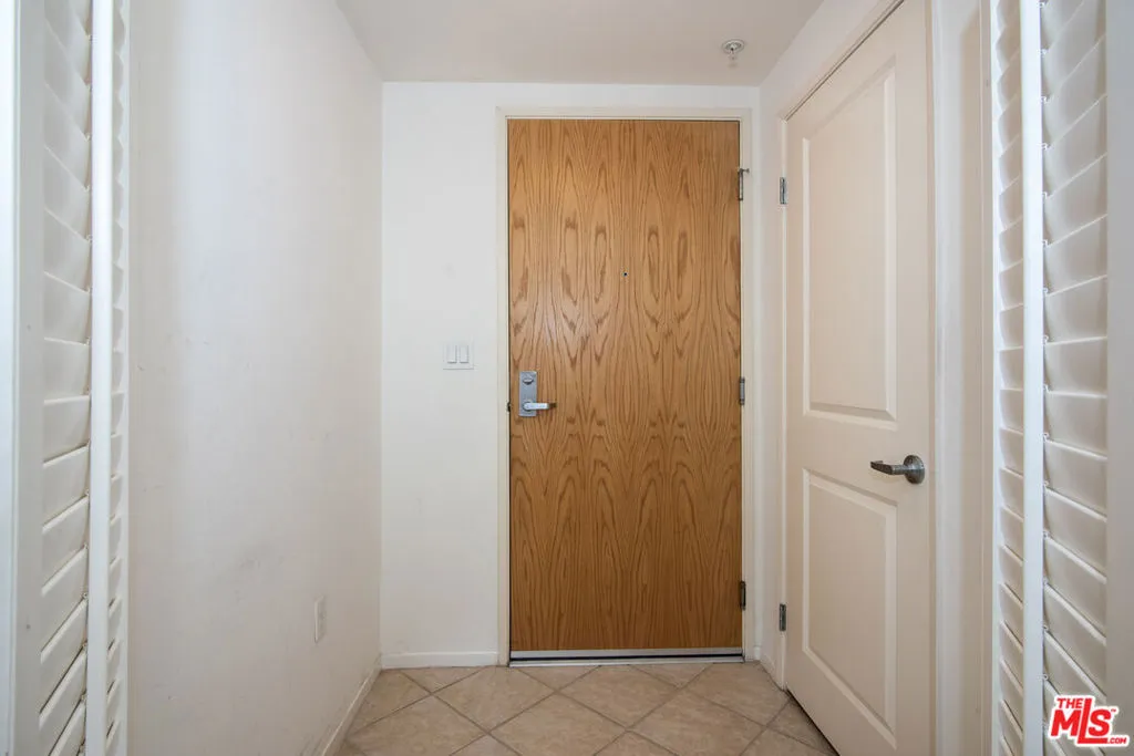 Los Angeles, California 90012, United States, 2 Bedrooms Bedrooms, ,2 BathroomsBathrooms,Residential,Pending,67733