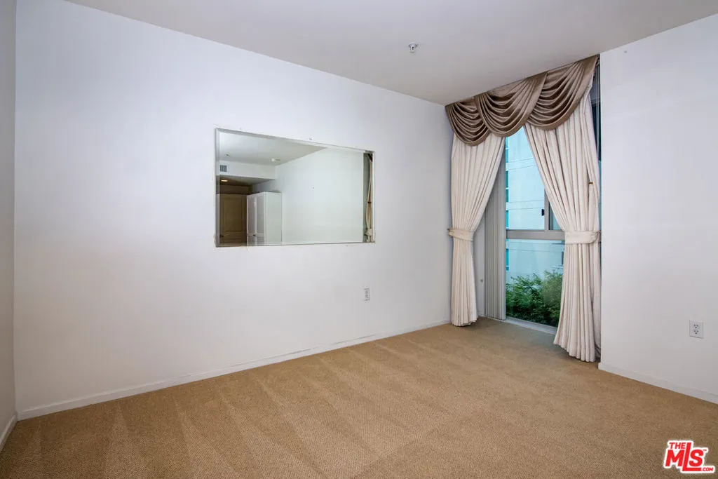 Los Angeles, California 90012, United States, 2 Bedrooms Bedrooms, ,2 BathroomsBathrooms,Residential,Pending,67733