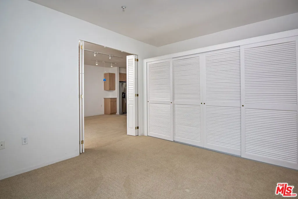 Los Angeles, California 90012, United States, 2 Bedrooms Bedrooms, ,2 BathroomsBathrooms,Residential,Pending,67733