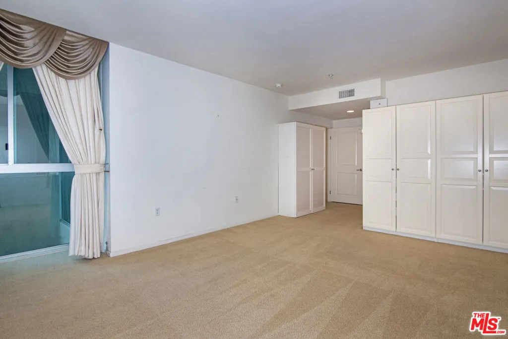 Los Angeles, California 90012, United States, 2 Bedrooms Bedrooms, ,2 BathroomsBathrooms,Residential,Pending,67733