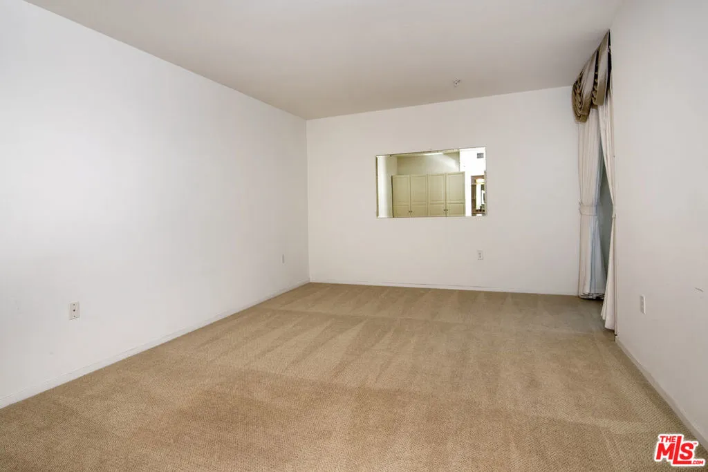 Los Angeles, California 90012, United States, 2 Bedrooms Bedrooms, ,2 BathroomsBathrooms,Residential,Pending,67733