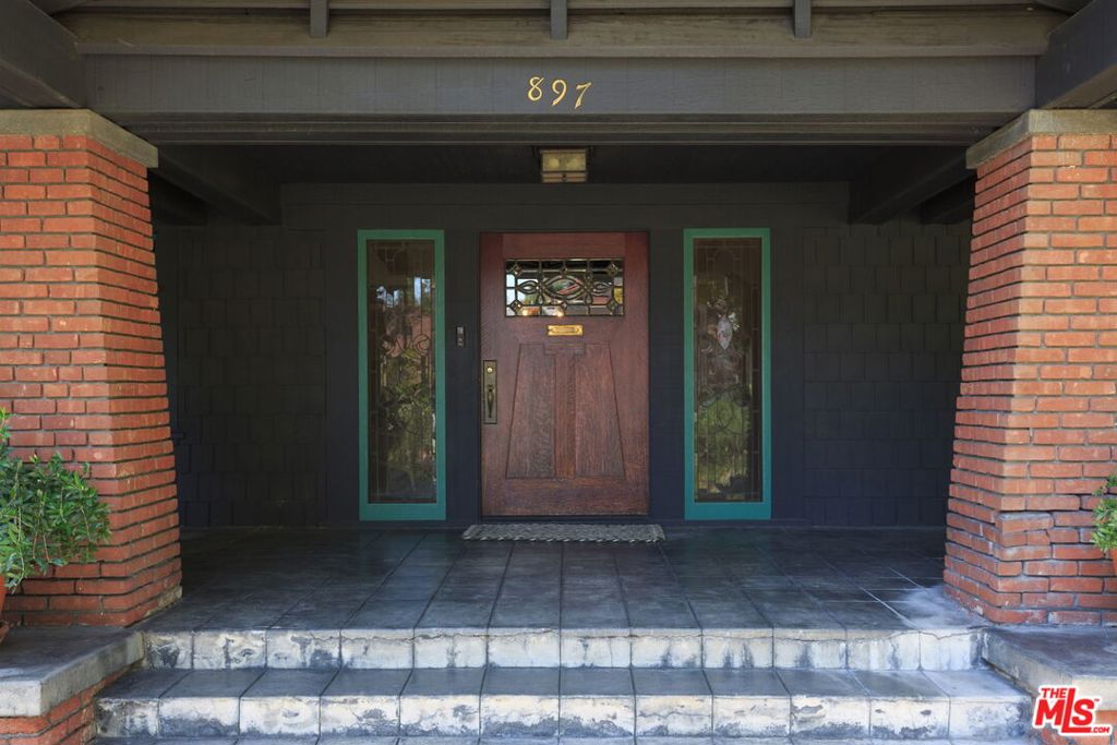 Properties 3 897 N Holliston Avenue