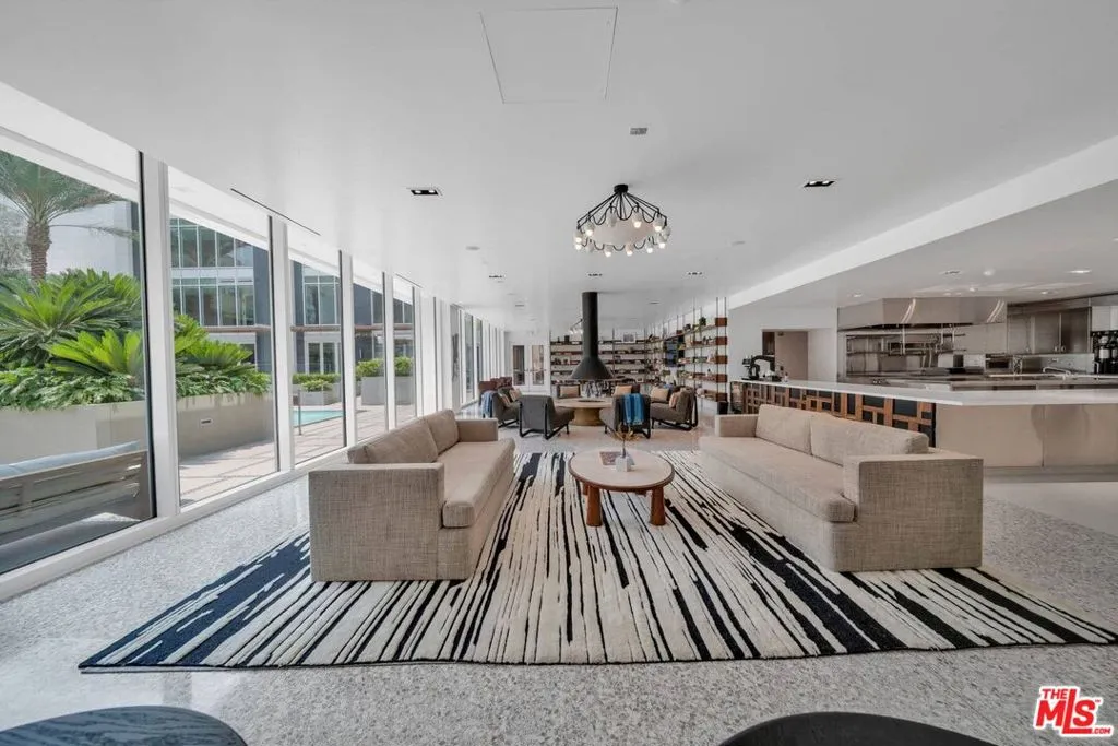 Los Angeles, California 90048, United States, 1 Bedroom Bedrooms, ,2 BathroomsBathrooms,Residential,Active,124546