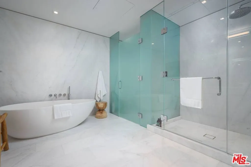 Los Angeles, California 90048, United States, 1 Bedroom Bedrooms, ,2 BathroomsBathrooms,Residential,Active,124546