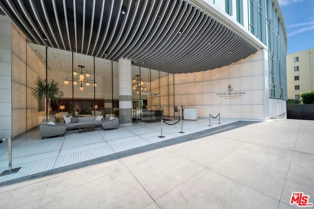 Los Angeles, California 90048, United States, 1 Bedroom Bedrooms, ,2 BathroomsBathrooms,Residential,Active,124546