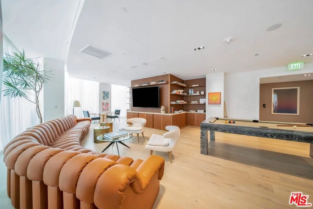 Los Angeles, California 90048, United States, 1 Bedroom Bedrooms, ,2 BathroomsBathrooms,Residential,Active,124546