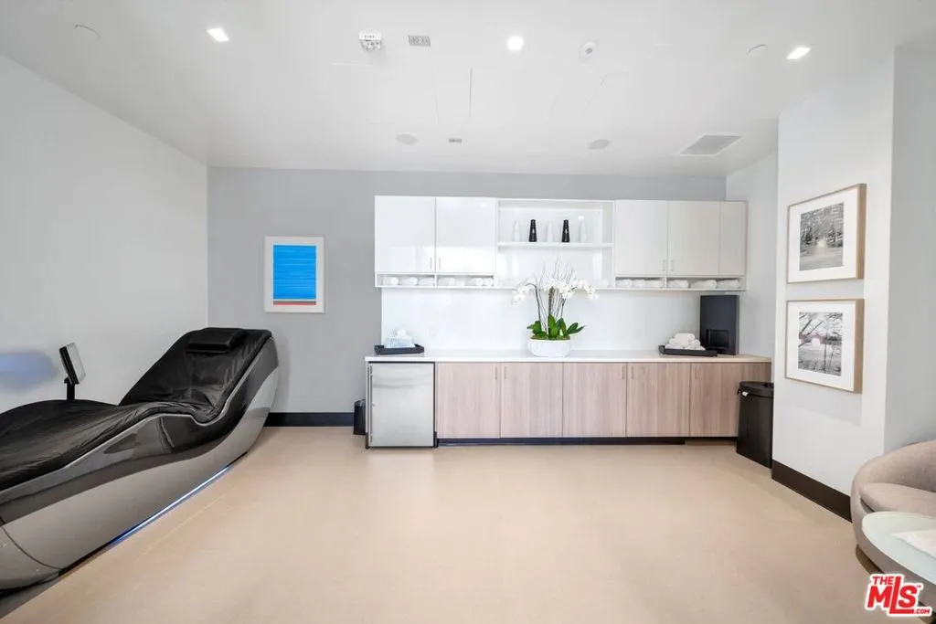 Los Angeles, California 90048, United States, 1 Bedroom Bedrooms, ,2 BathroomsBathrooms,Residential,Active,124546