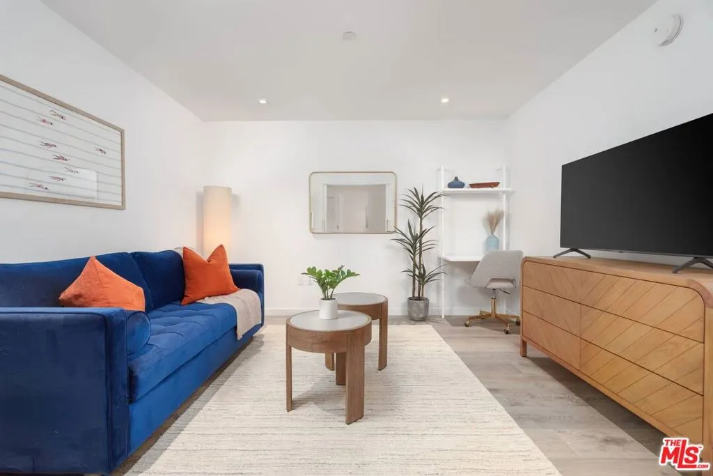 Los Angeles, California 90048, United States, 1 Bedroom Bedrooms, ,2 BathroomsBathrooms,Residential,Active,124546