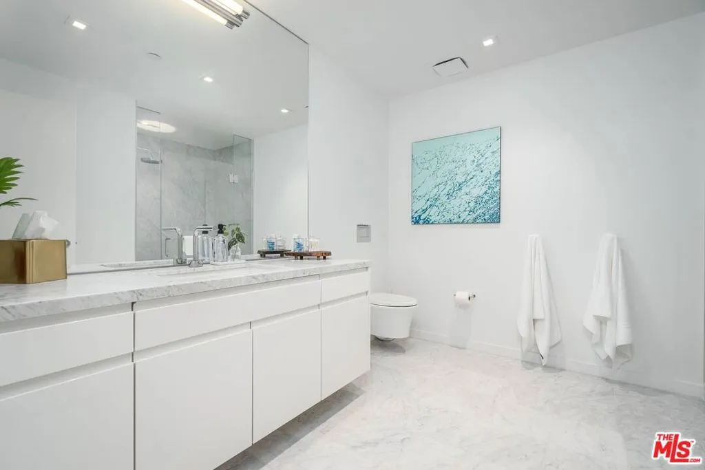 Los Angeles, California 90048, United States, 1 Bedroom Bedrooms, ,2 BathroomsBathrooms,Residential,Active,124546