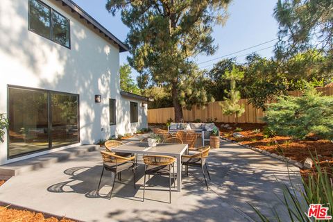 A home in La Crescenta