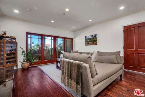 Condominium in Los Angeles CA 432 Willaman Drive 5.jpg