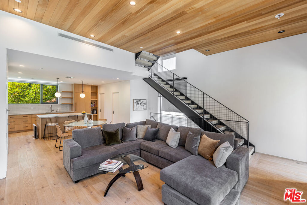 Properties 2 610 S Van Ness Avenue 6