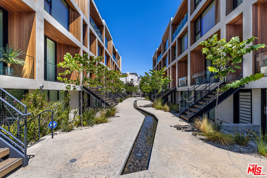 Properties 1 610 S Van Ness Avenue 6