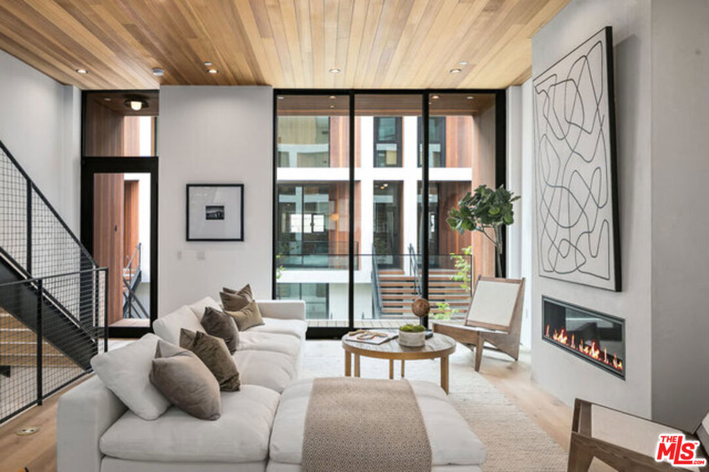Properties 3 610 S Van Ness Avenue 6