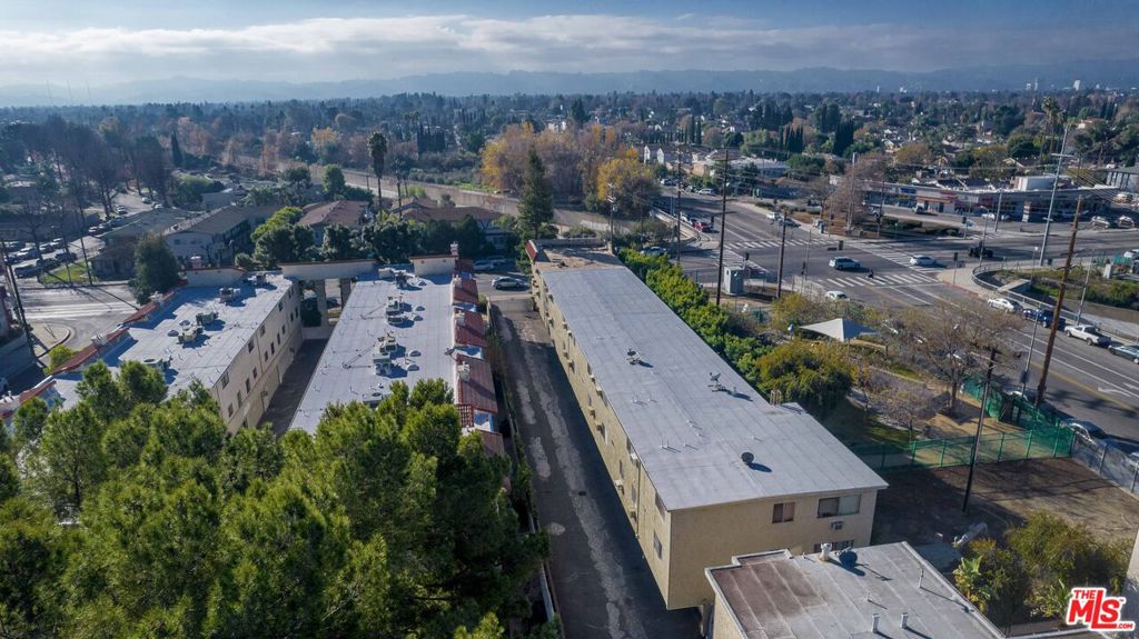 Properties 2 13253 Vanowen Street